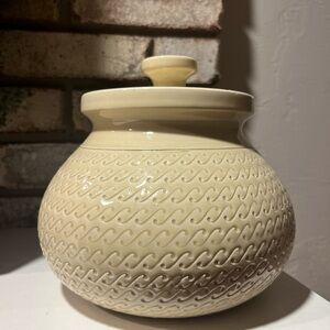 MCM Nora Fenton for Bitossi Pottery decorative pot with a lid. Vintage